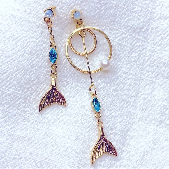 ❣️$25/3❣️ Mermaid Moonstone Blue Rhinestone Dangle Difference Earrings - Picture 3 of 9